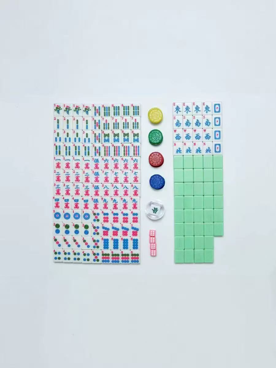 Complete American mahjong set: 152-tile configuration with fabric carrying case