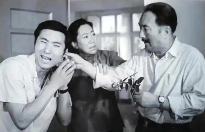 讨好资本71岁的陈佩斯终于扬眉吐气!开元棋牌试玩和央视硬刚宁可退圈也不(图5) 讨好资本71岁的陈佩斯终于扬眉吐气!开元棋牌试玩和央视硬刚宁可退圈也不(图5)