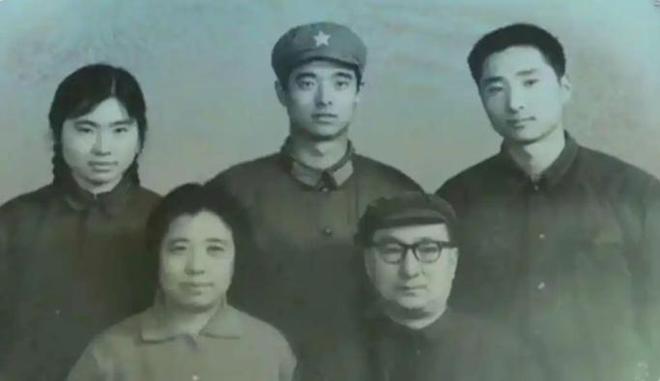 讨好资本71岁的陈佩斯终于扬眉吐气!开元棋牌试玩和央视硬刚宁可退圈也不(图15) 讨好资本71岁的陈佩斯终于扬眉吐气!开元棋牌试玩和央视硬刚宁可退圈也不(图15)